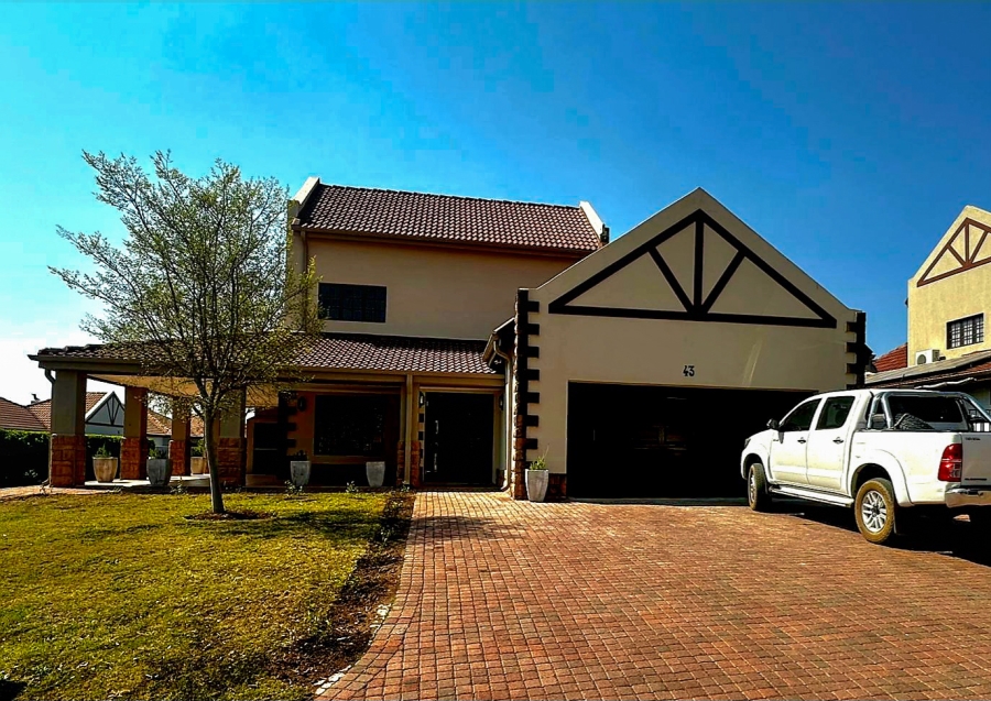 To Let 3 Bedroom Property for Rent in Meerhof North West